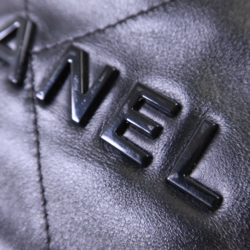 CHANEL 牛皮皮革Chanel 22銀扣鏈帶背包-10