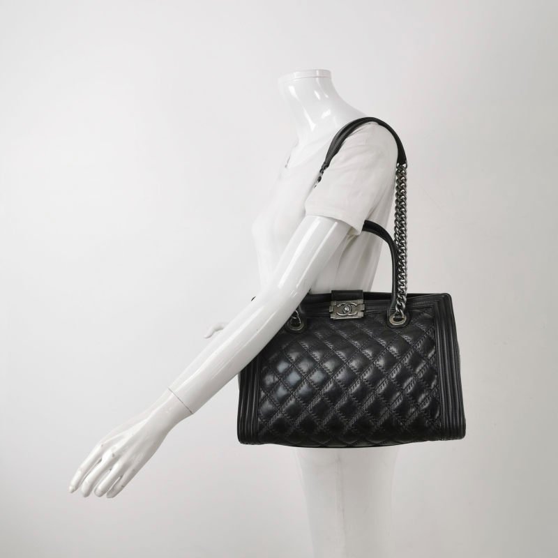 Chanel Boy Bag油蠟皮純色菱格絎縫方形雙C鎖扣單肩包-1