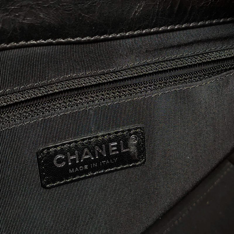 Chanel Boy Bag油蠟皮純色菱格絎縫方形雙C鎖扣單肩包-10