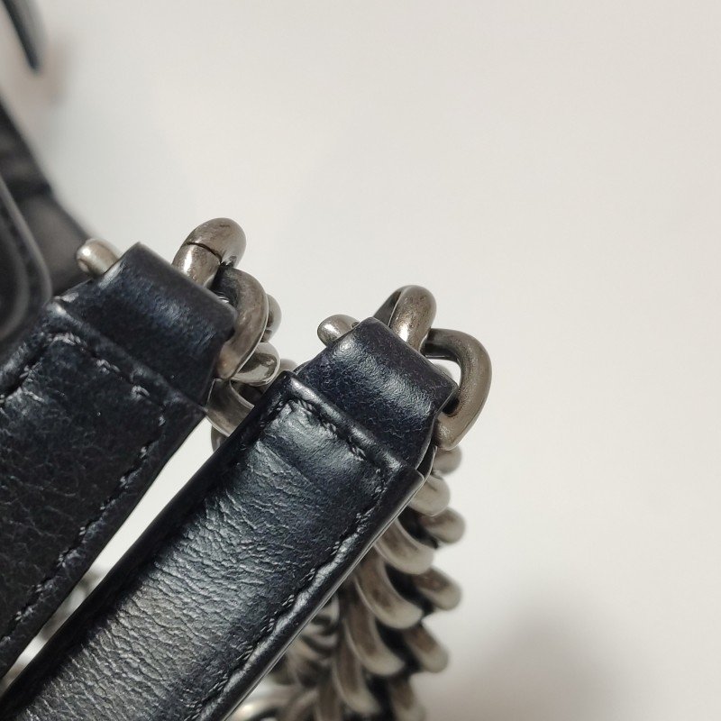 Chanel Boy Bag油蠟皮純色菱格絎縫方形雙C鎖扣單肩包-11