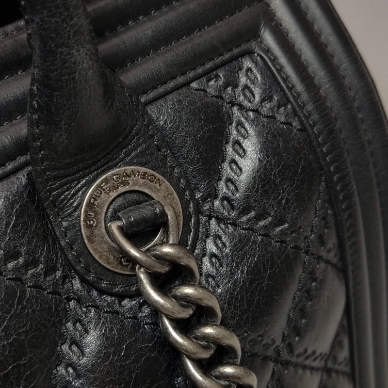 Chanel Boy Bag油蠟皮純色菱格絎縫方形雙C鎖扣單肩包-13