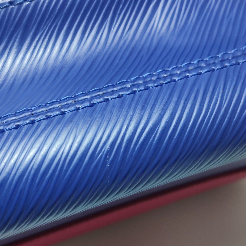 Louis Vuitton(LV)Twist中號牛皮拼色LV旋轉鎖扣單肩包-15