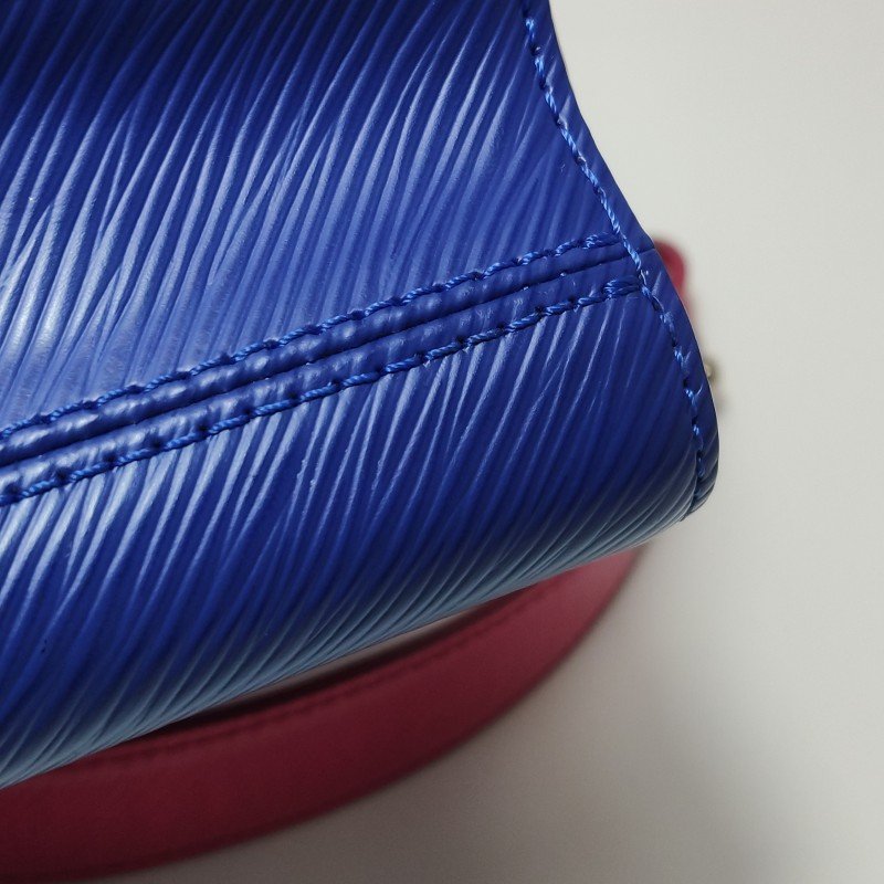 Louis Vuitton(LV)Twist中號牛皮拼色LV旋轉鎖扣單肩包-16