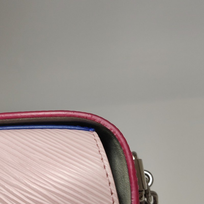 Louis Vuitton(LV)Twist中號牛皮拼色LV旋轉鎖扣單肩包-18