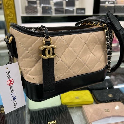 東區正精品㊣CHANEL A91810 香奈兒黑色拼駝色牛皮金銀雙色皮穿鍊帶流浪包肩背包斜背包小款 RZ5334-2