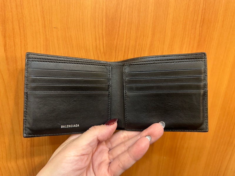 Balenciaga 黑復刻羊皮黑BB logo Monaco對開8卡短夾-5