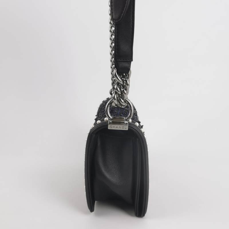 Chanel Leboy季節限定款小號牛皮拼色珍珠裝飾方形雙C鎖扣單肩包-3