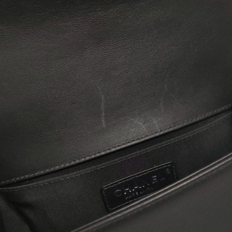 Chanel Leboy季節限定款小號牛皮拼色珍珠裝飾方形雙C鎖扣單肩包-8