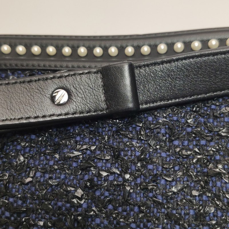 Chanel Leboy季節限定款小號牛皮拼色珍珠裝飾方形雙C鎖扣單肩包-11