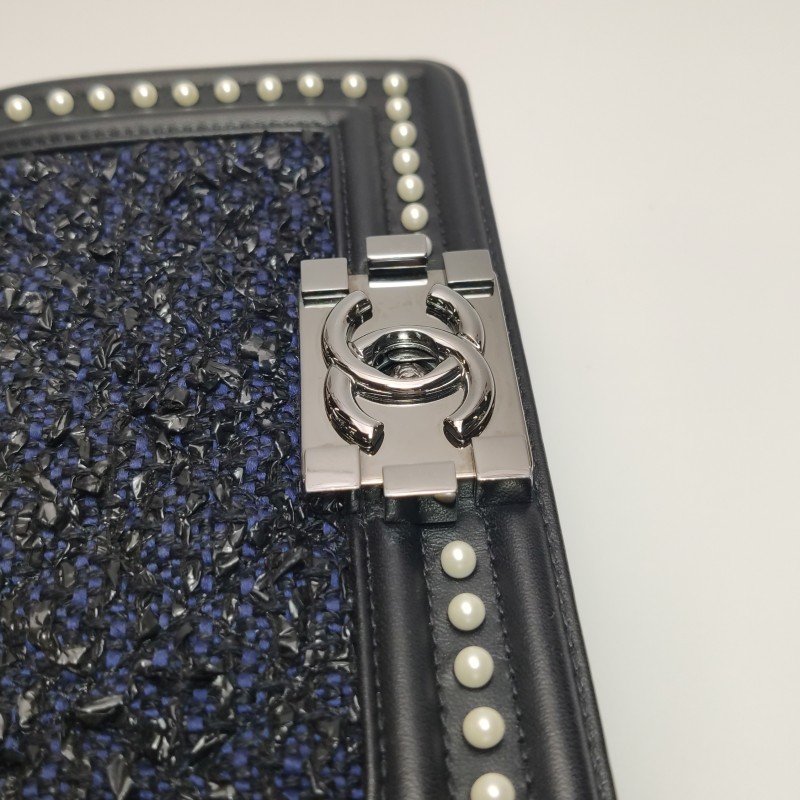 Chanel Leboy季節限定款小號牛皮拼色珍珠裝飾方形雙C鎖扣單肩包-12