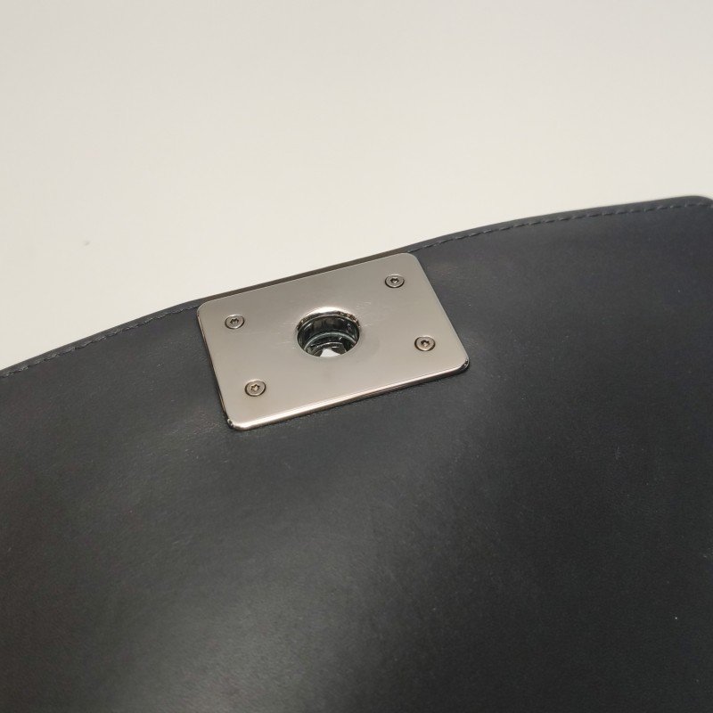 Chanel Leboy季節限定款小號牛皮拼色珍珠裝飾方形雙C鎖扣單肩包-13