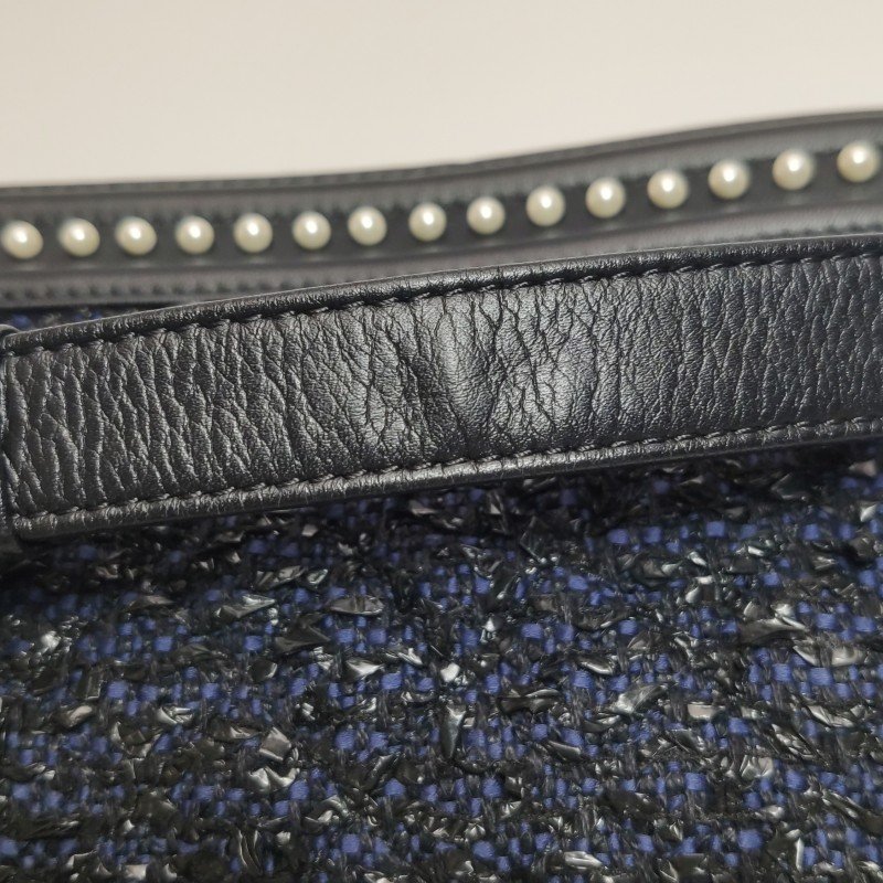 Chanel Leboy季節限定款小號牛皮拼色珍珠裝飾方形雙C鎖扣單肩包-19