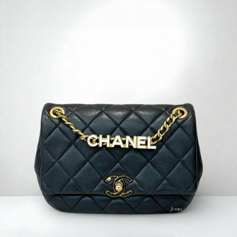 CHANEL包包 黑金羊皮黑琺瑯logo皮穿拼黑白字母鍊下蓋包