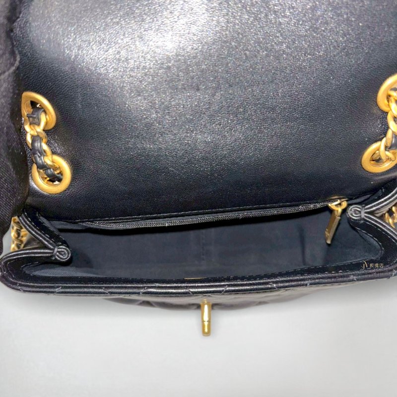 CHANEL包包 黑金羊皮黑琺瑯logo皮穿拼黑白字母鍊下蓋包-5