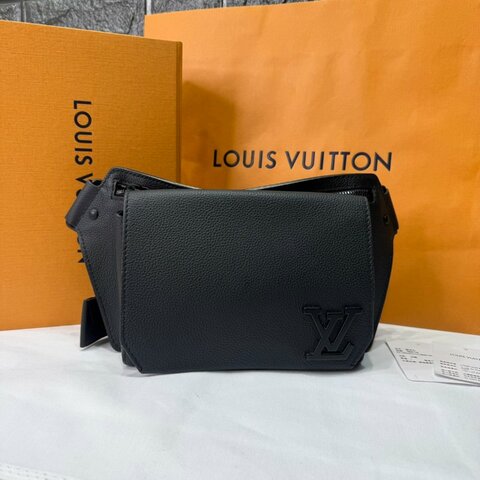 LV Aerogram Takeoff全皮革胸包