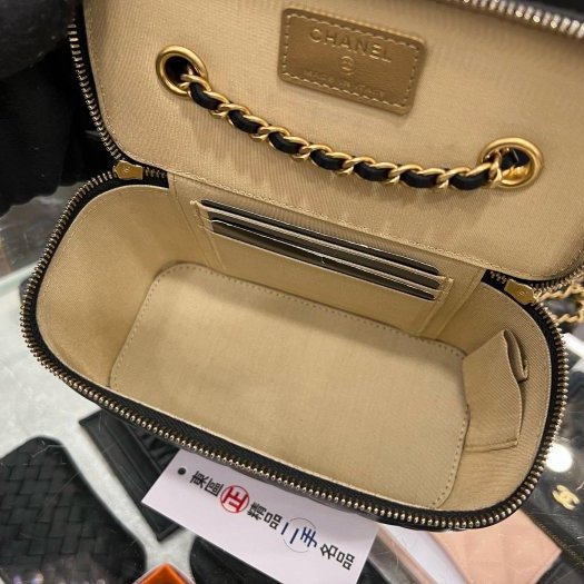 東區正精品㊣CHANEL AP2303 香奈兒黑色羊皮金球拉鍊皮穿鍊化妝箱包金球包斜背包 RZ5332-2