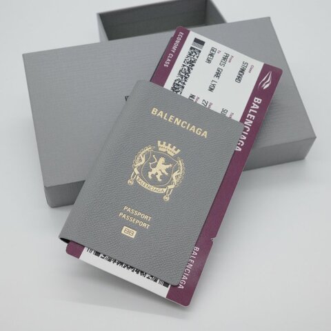 超級新🎁 Balenciaga 巴黎世家 灰色牛皮 護照&雙機票造型 牛皮對開二折 長夾 🈶️鈔票位*2、多卡位*6