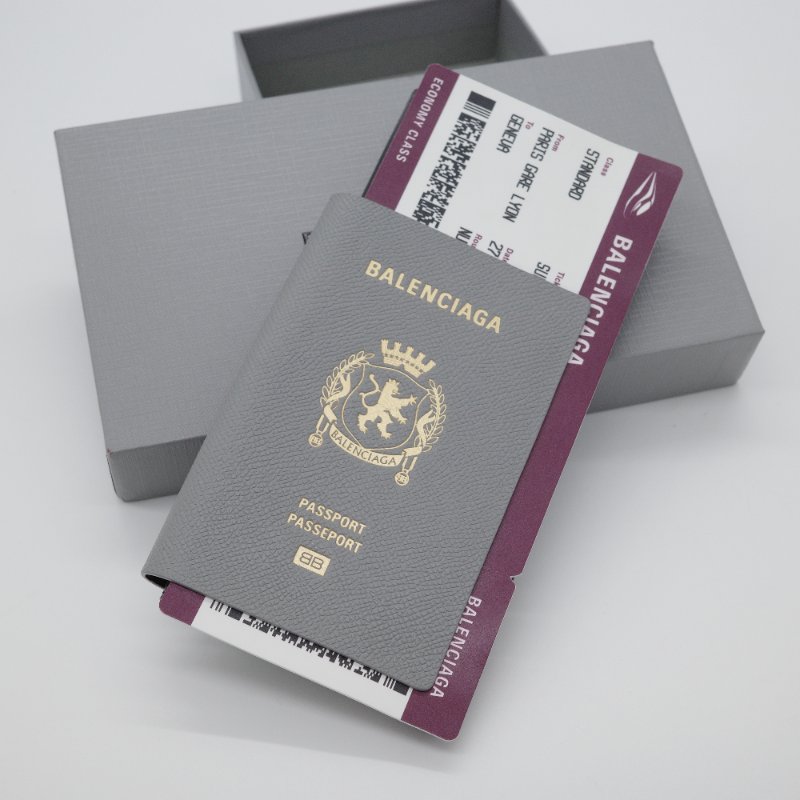 超級新🎁 Balenciaga 巴黎世家 灰色牛皮 護照&雙機票造型 牛皮對開二折 長夾 🈶️鈔票位*2、多卡位*6-0