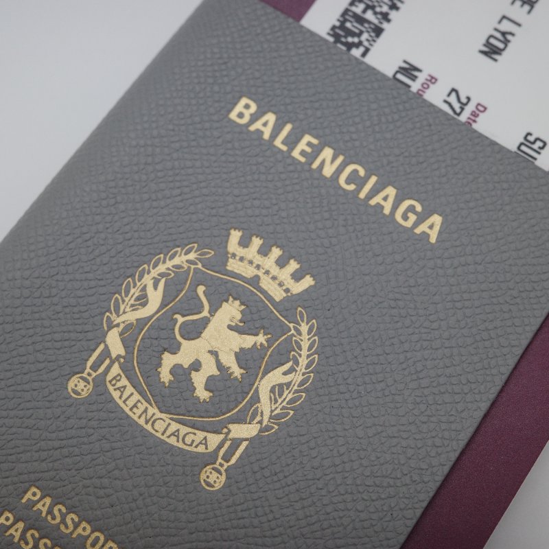 超級新🎁 Balenciaga 巴黎世家 灰色牛皮 護照&雙機票造型 牛皮對開二折 長夾 🈶️鈔票位*2、多卡位*6-3