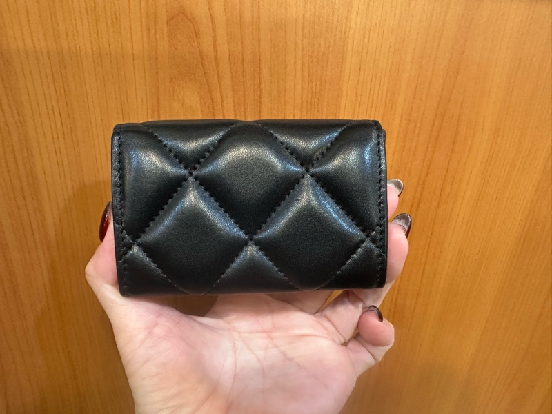 Chanel 黑羊皮金釦19下蓋零錢卡包AP1790-1