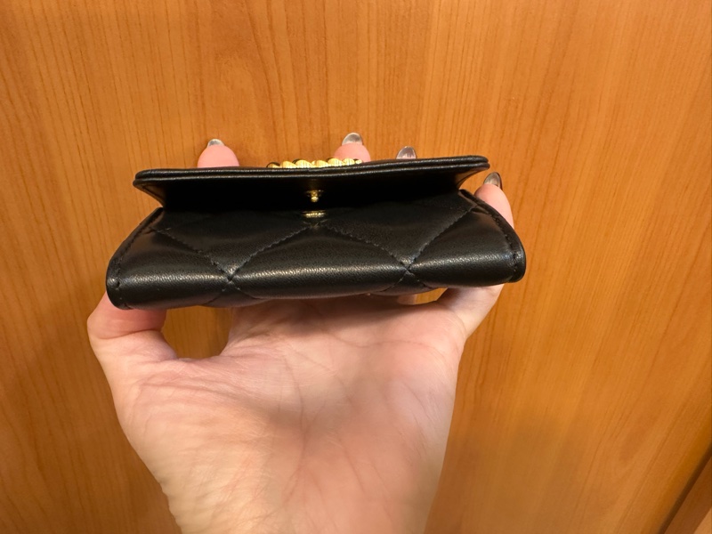 Chanel 黑羊皮金釦19下蓋零錢卡包AP1790-3