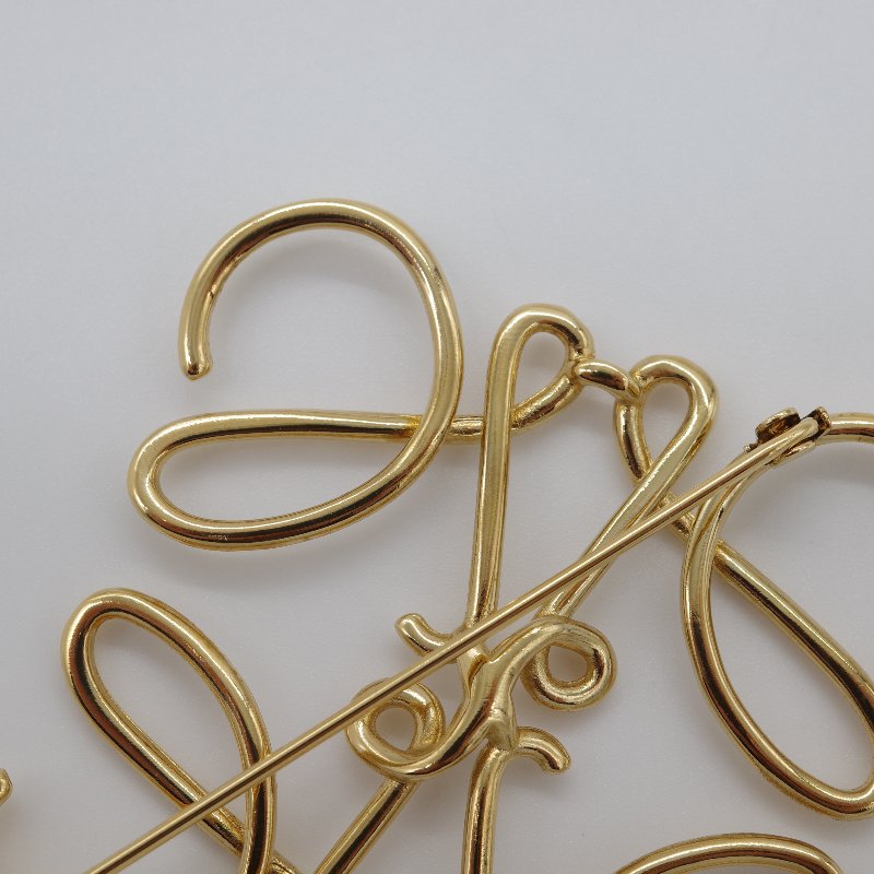 Loewe 羅威 經典Logo 金色 鍍金黃銅 胸針 Anagram 別針-3