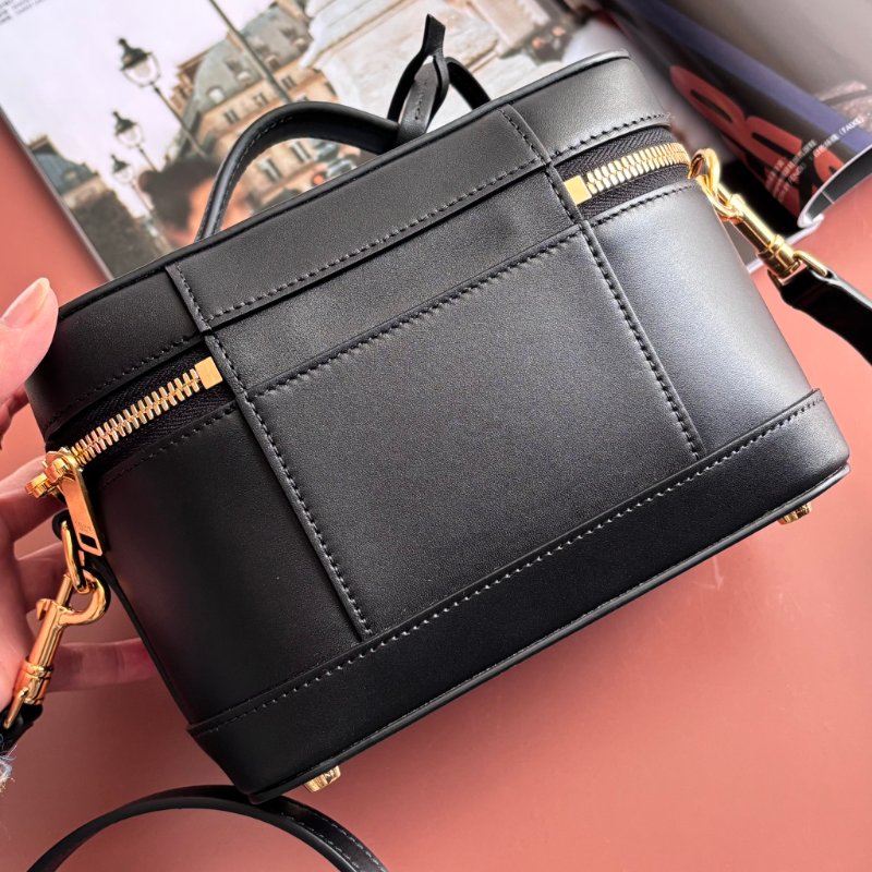 ::CELINE:: Calfskin Shoulder Bag, Crossbody Bag 黑色滑面皮革箱型化妝包 盒子包 手提包 斜背包-5