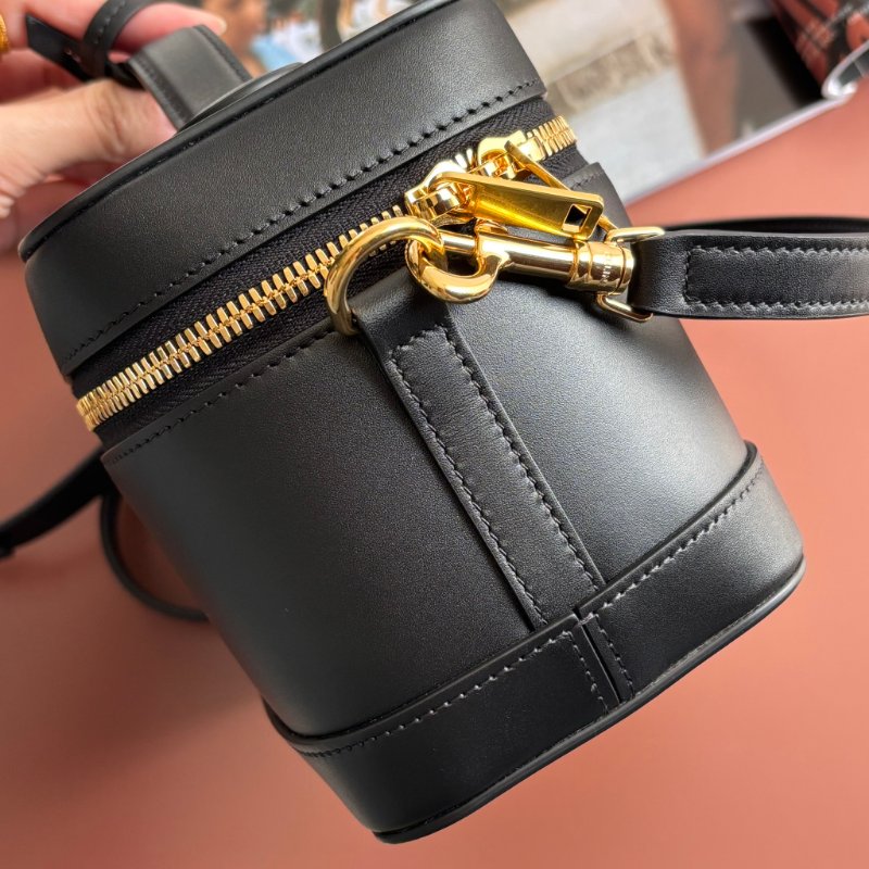 ::CELINE:: Calfskin Shoulder Bag, Crossbody Bag 黑色滑面皮革箱型化妝包 盒子包 手提包 斜背包-7