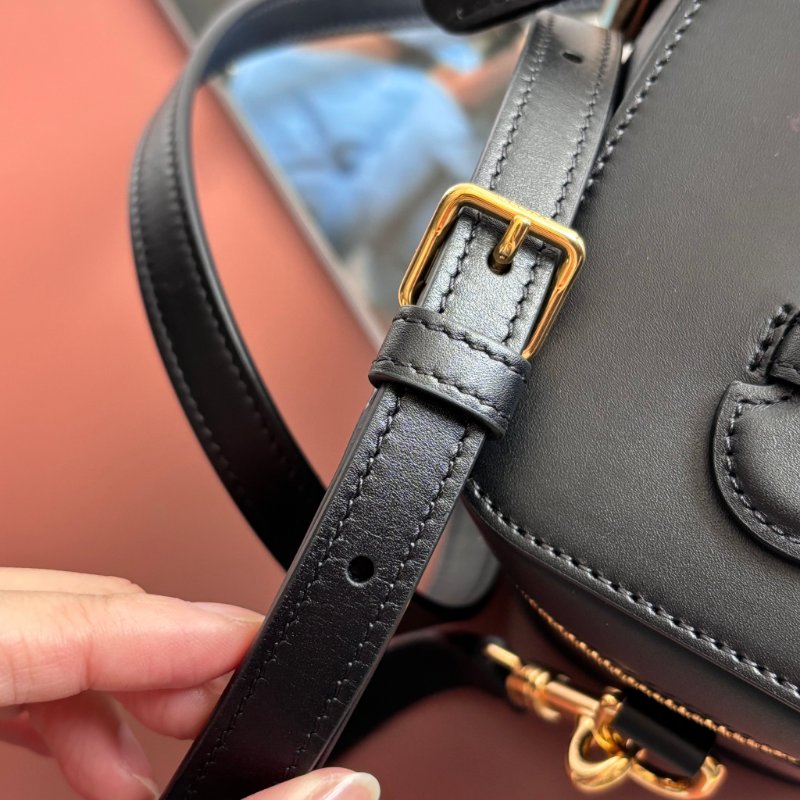 ::CELINE:: Calfskin Shoulder Bag, Crossbody Bag 黑色滑面皮革箱型化妝包 盒子包 手提包 斜背包-8