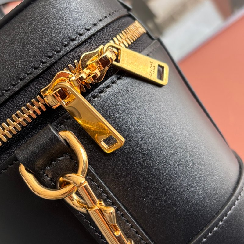 ::CELINE:: Calfskin Shoulder Bag, Crossbody Bag 黑色滑面皮革箱型化妝包 盒子包 手提包 斜背包-15