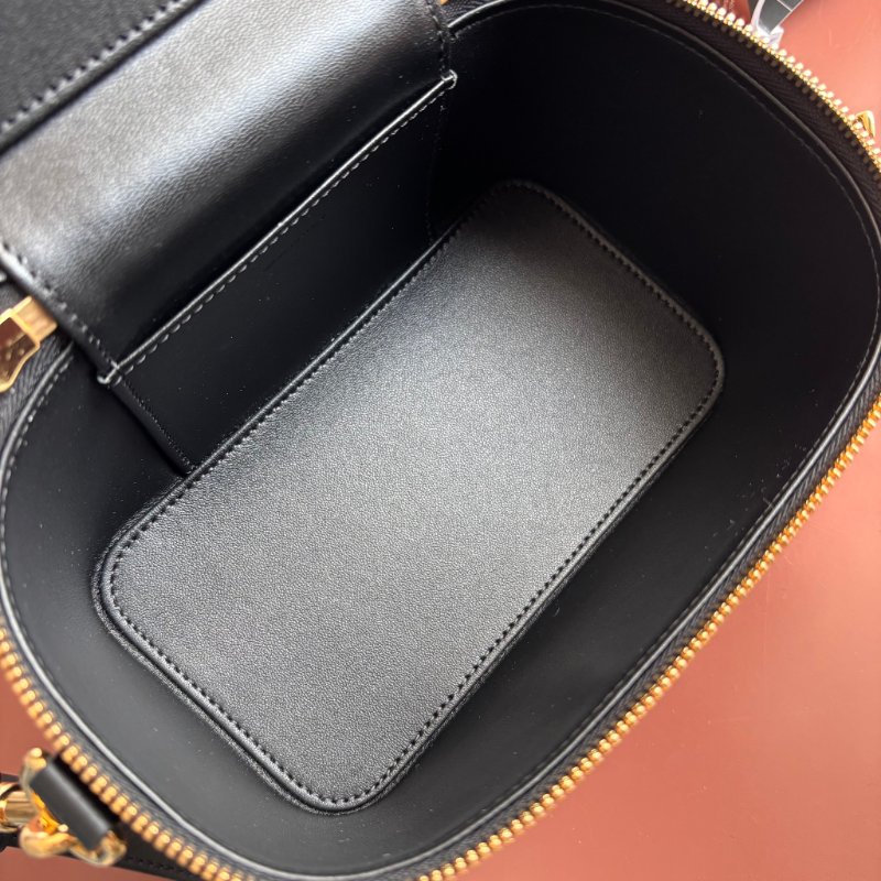 ::CELINE:: Calfskin Shoulder Bag, Crossbody Bag 黑色滑面皮革箱型化妝包 盒子包 手提包 斜背包-16