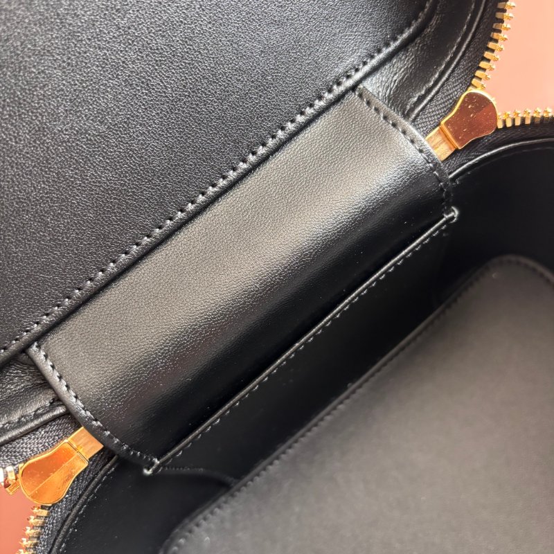 ::CELINE:: Calfskin Shoulder Bag, Crossbody Bag 黑色滑面皮革箱型化妝包 盒子包 手提包 斜背包-18