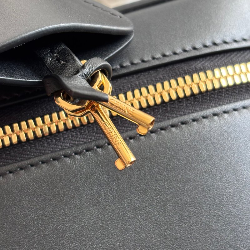 ::CELINE:: Calfskin Shoulder Bag, Crossbody Bag 黑色滑面皮革箱型化妝包 盒子包 手提包 斜背包-21