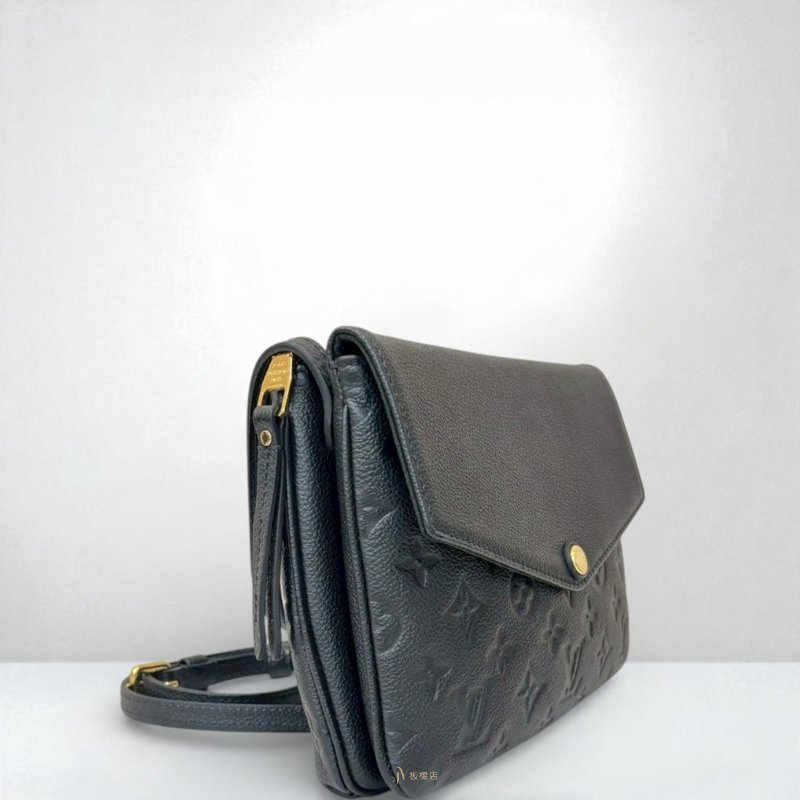 LV包包 黑牛皮壓紋前信封蓋拉鍊側背包 M50258-2