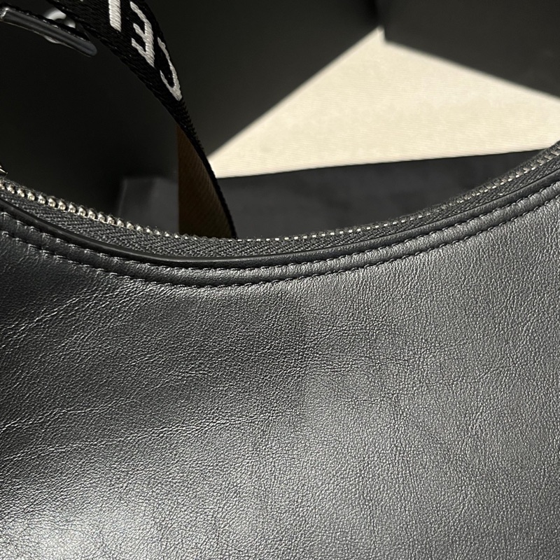 Celine 黑色AVA月亮豌豆腋下包 2021年 尺寸約26*18*6 附件:防塵袋-9