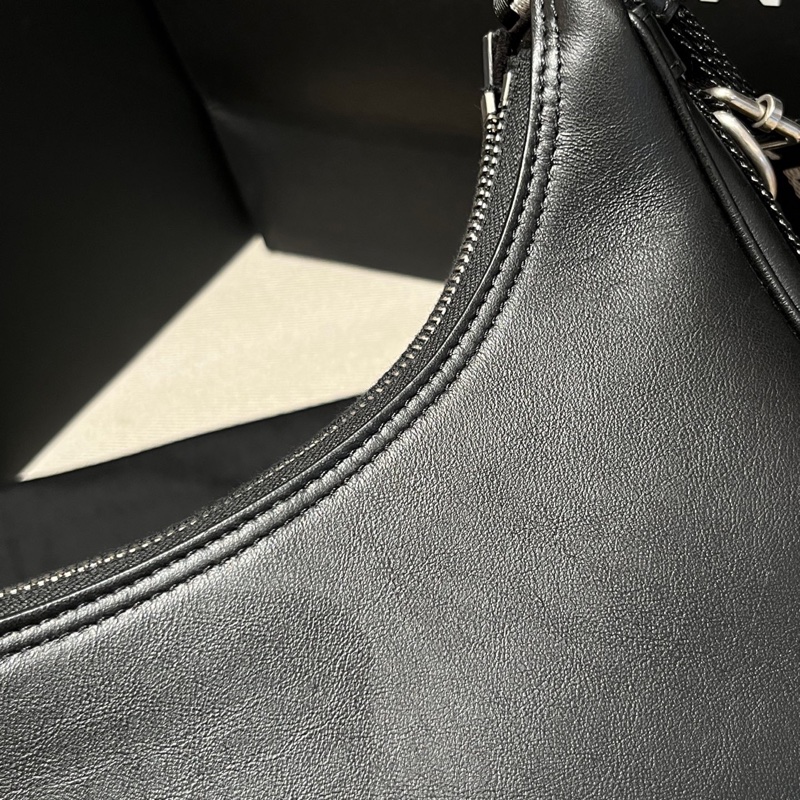 Celine 黑色AVA月亮豌豆腋下包 2021年 尺寸約26*18*6 附件:防塵袋-10