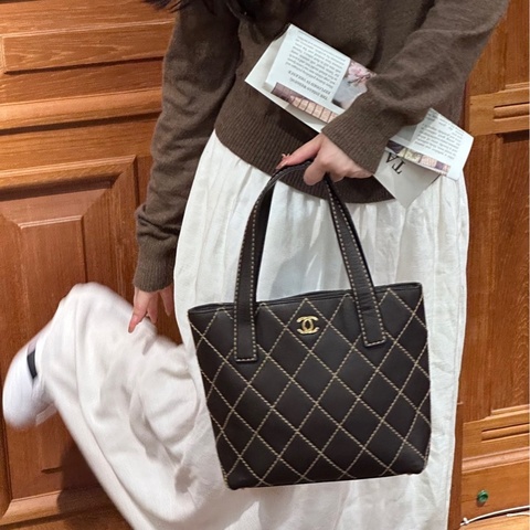 Chanel香奈兒 中古棕色外縫線薇薇安手提包  尺寸約24*23*8