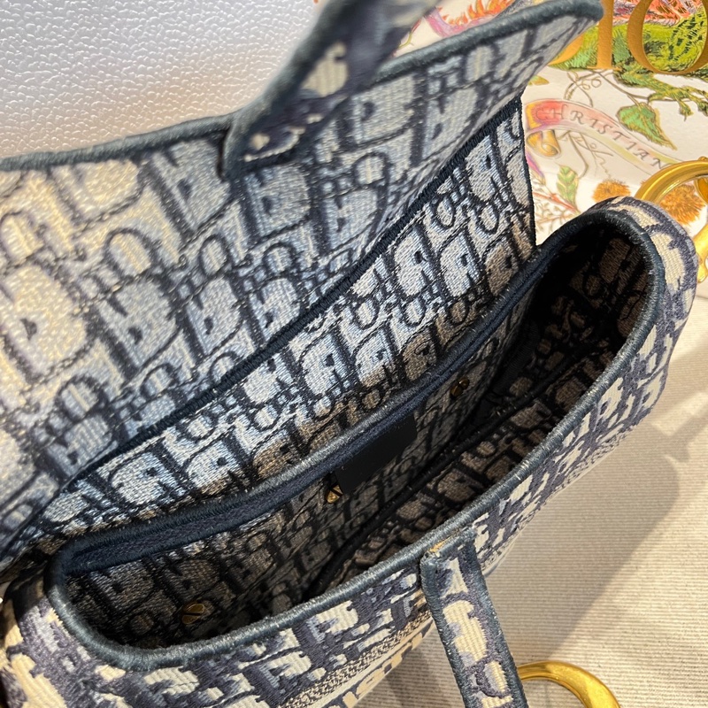 Dior迪奧中號老花字母單肩馬鞍包 燙金logo部分脫落 尺寸約28*21-6