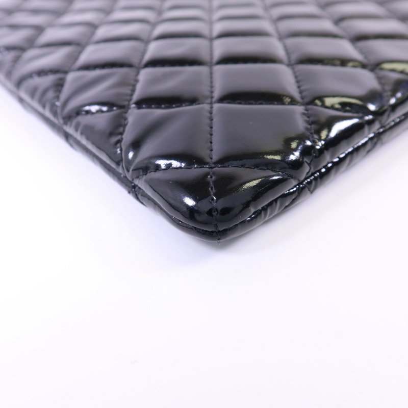 CHANEL 漆皮皮革Pouch銀扣手拿包-9
