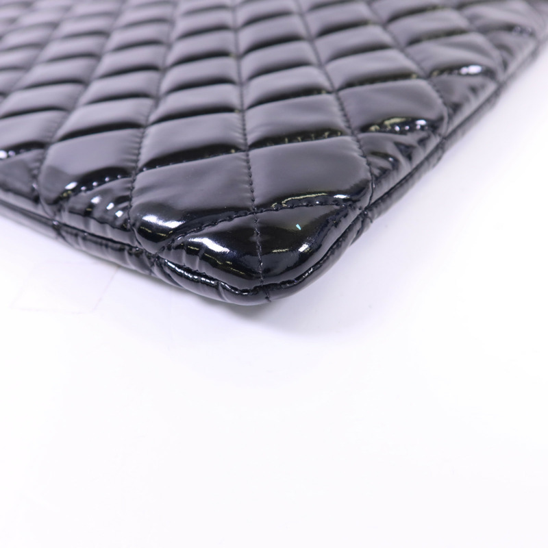 CHANEL 漆皮皮革Pouch銀扣手拿包-10