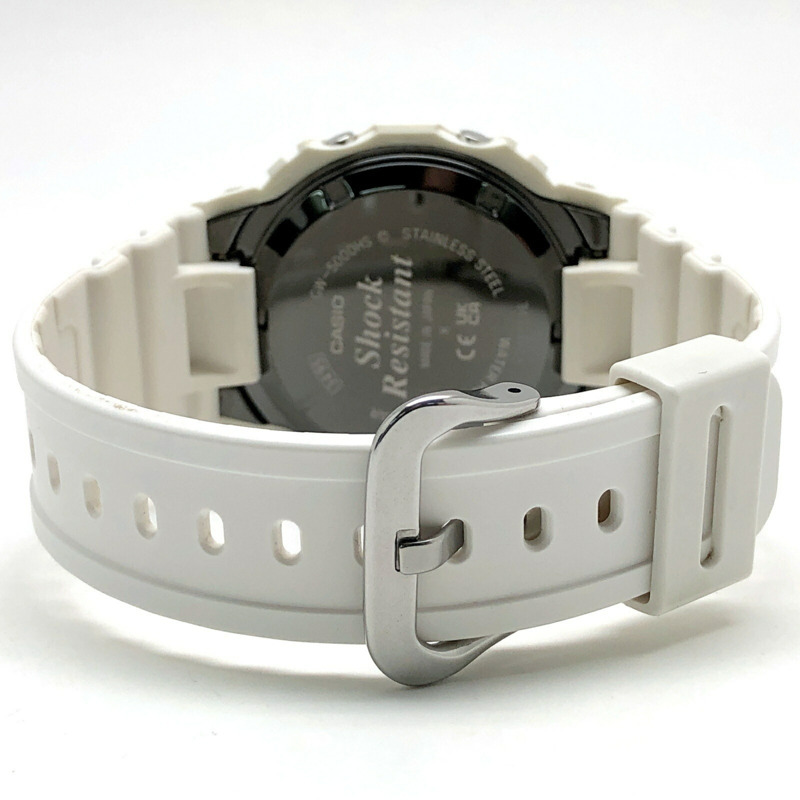 卡西歐 G-SHOCK GW-5000HS-7 手錶，具備電波太陽能、多頻段（6局電波）、金屬錶殼、LED 背光、生物質塑膠材質、旋入式後蓋和 DLC 塗層，白色錶盤，預計 2025 年 2 月發售，Mikunigaoka 店有售。-5