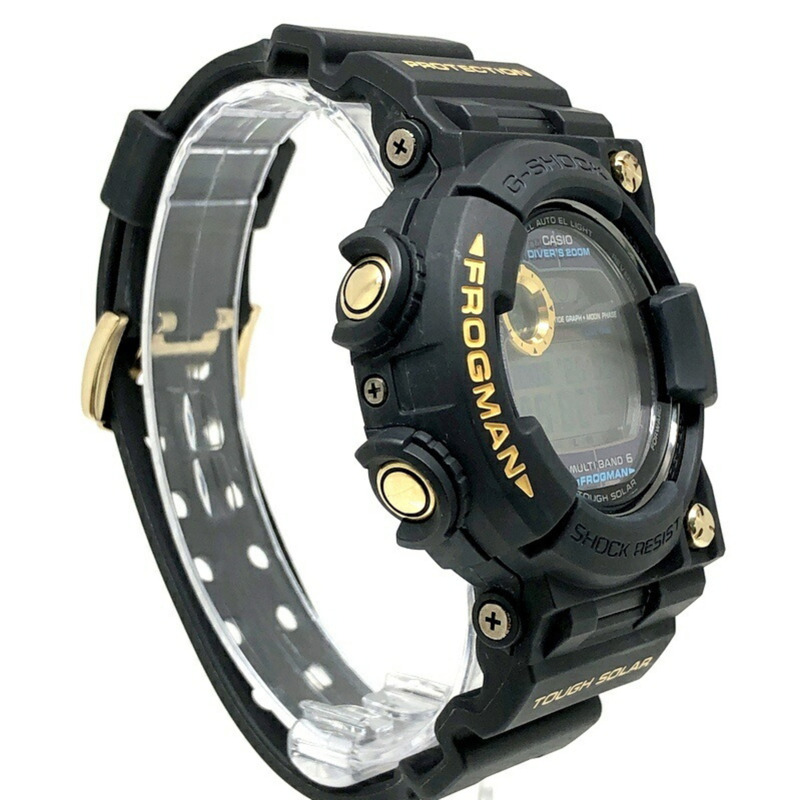 卡西歐 G-SHOCK GWF-1000G-1 蛙人電波太陽能腕錶，黑色 x 金色，蛙形圖案，2010 年 3 月發售，三國丘店有販售。-1