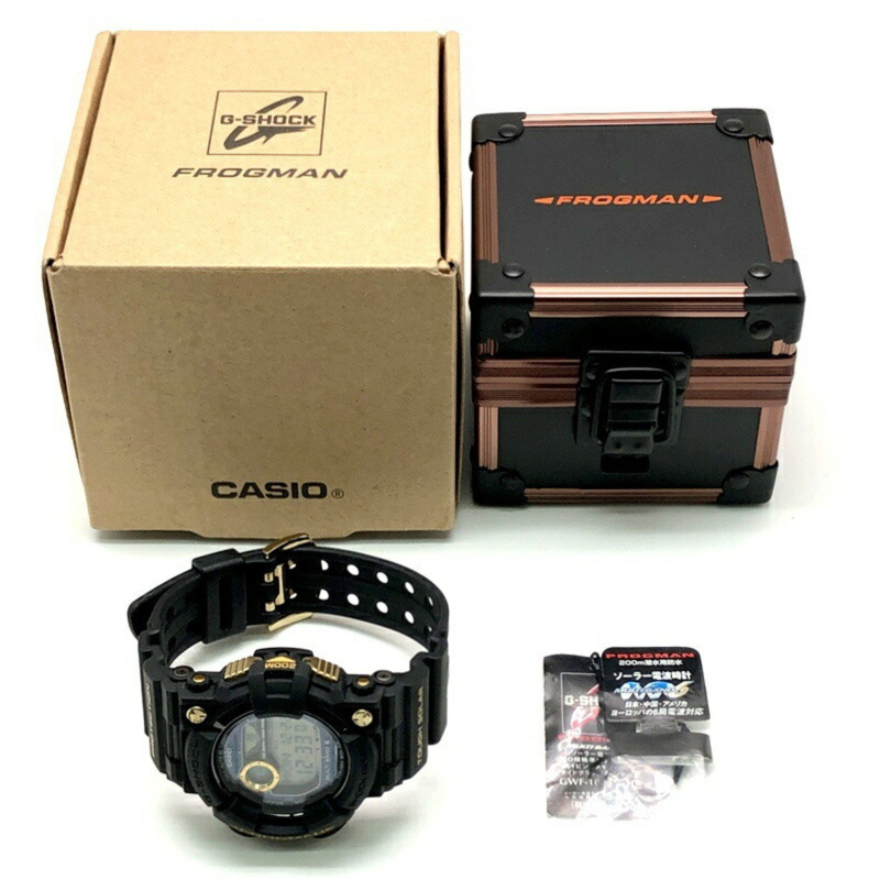卡西歐 G-SHOCK GWF-1000G-1 蛙人電波太陽能腕錶，黑色 x 金色，蛙形圖案，2010 年 3 月發售，三國丘店有販售。-9