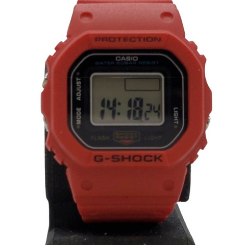 卡西歐 G-SHOCK DWN-5600-4JR 奈米錶帶方形數字 5600 系列石英紅色手錶，2025 年 11 月發售，Kaizuka 商店有售。