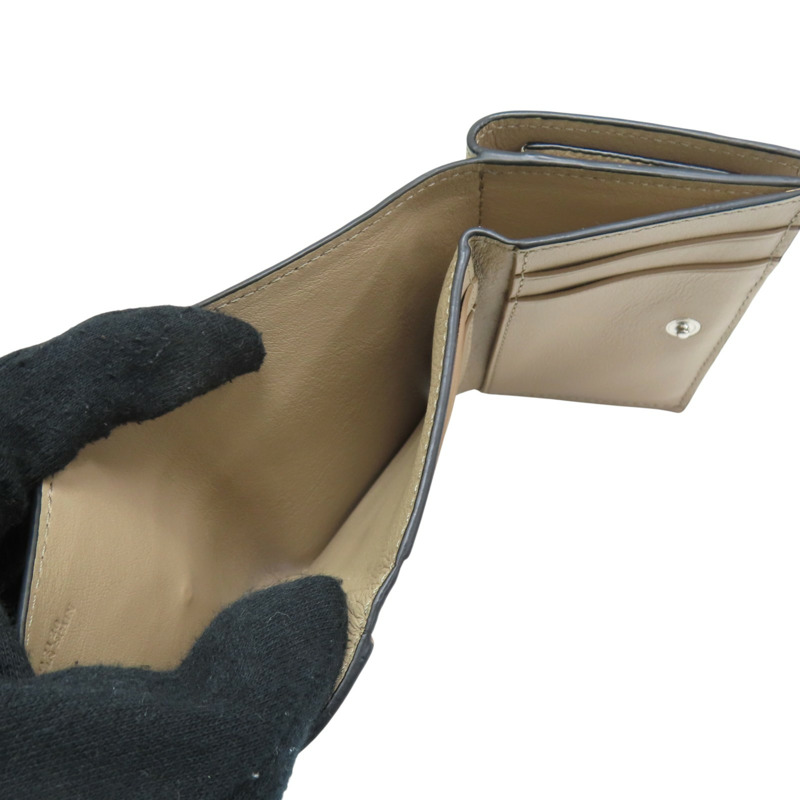 淺褐色 牛皮 Trifold Wallet 扣式短夾【LOEWE 羅威】 C821TR2X02-5