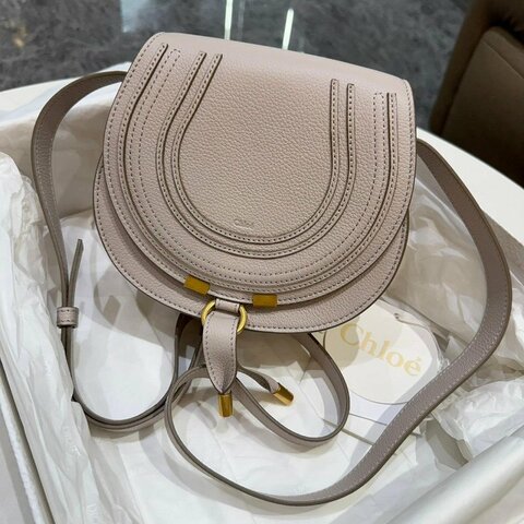 *SHIHNA名牌精品* CHLOE Marcie 牛皮斜背馬鞍包 裸粉色