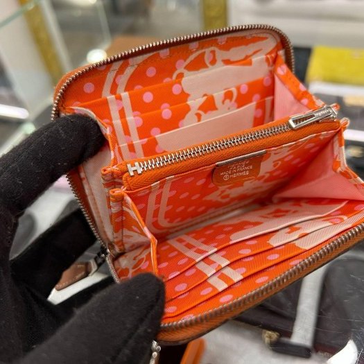東區正精品㊣HERMES SILK IN Epsom 愛馬仕橘色絲巾拉鍊短夾O刻 RZ5314-5