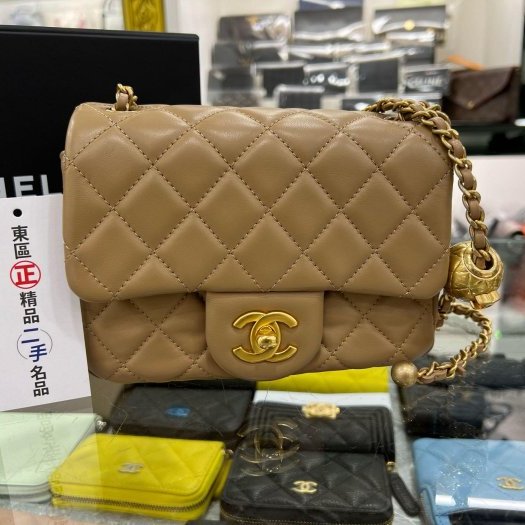 東區正精品㊣CHANEL MINI COCO 17CM AS1786 香奈兒奶茶色羊皮金球調節釦金鍊菱格紋方胖斜背包 RZ5304-0