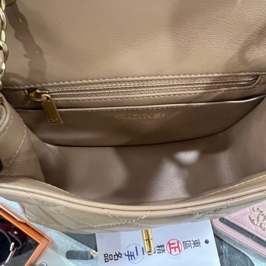 東區正精品㊣CHANEL MINI COCO 17CM AS1786 香奈兒奶茶色羊皮金球調節釦金鍊菱格紋方胖斜背包 RZ5304-5