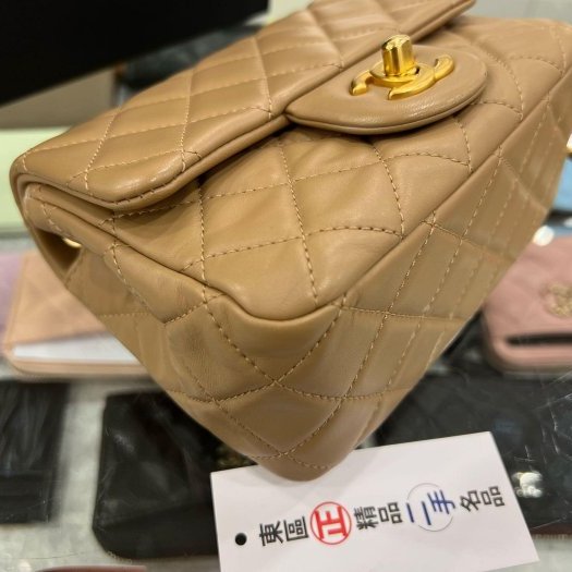 東區正精品㊣CHANEL MINI COCO 17CM AS1786 香奈兒奶茶色羊皮金球調節釦金鍊菱格紋方胖斜背包 RZ5304-7